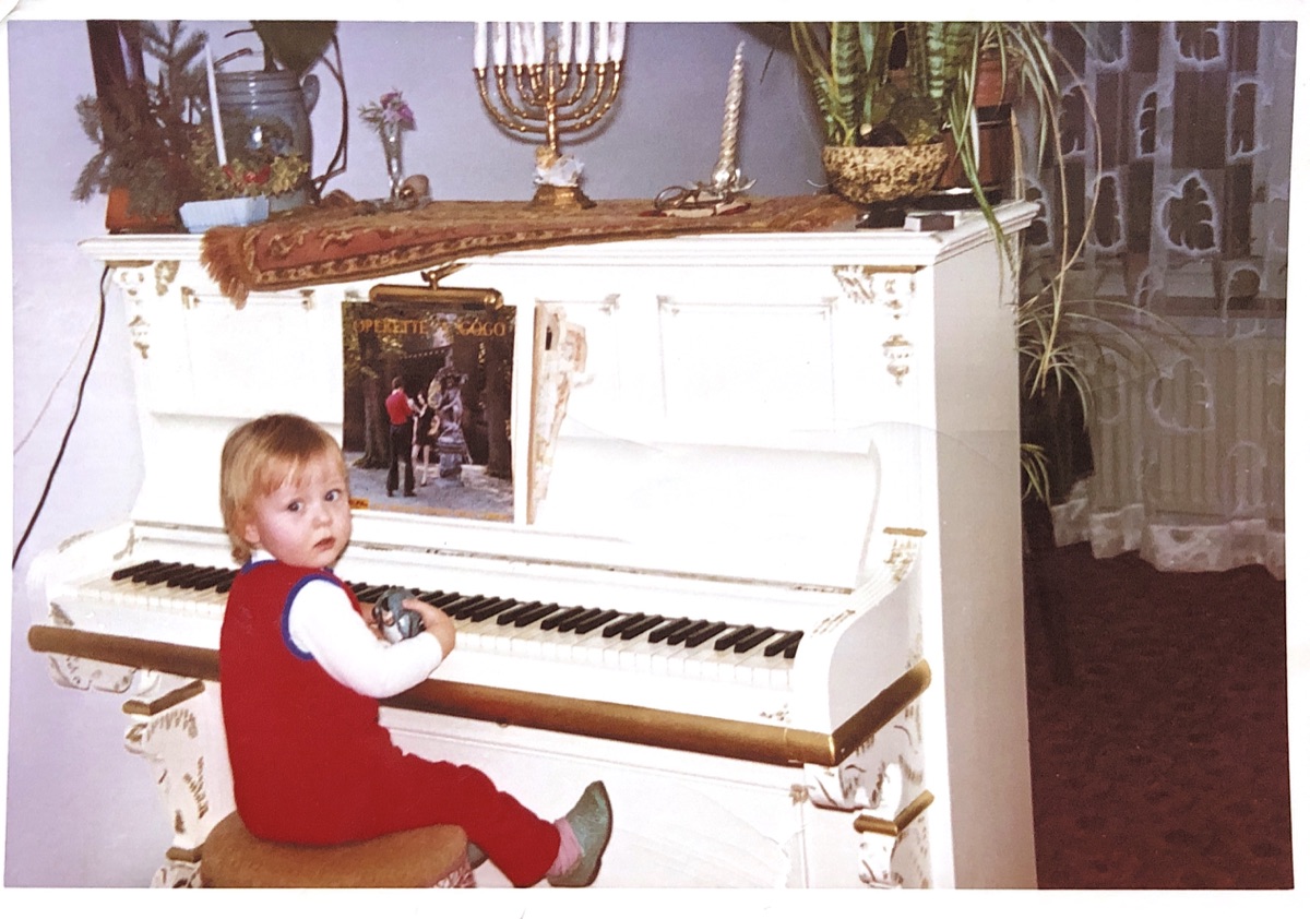 Han Altena als kind achter de piano